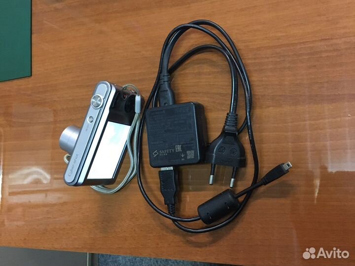 Цифровая/зеркальная камера (есть разные, рабочие)