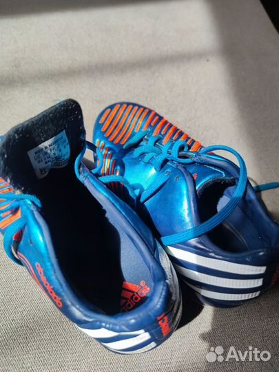Футбольные бутсы adidas предатор