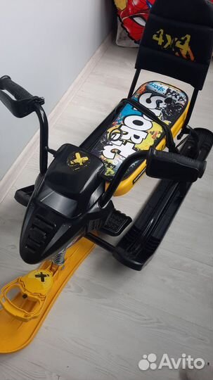 Детский снегокат со спинкой