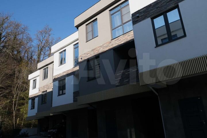 Дом 165 м² на участке 1 сот.