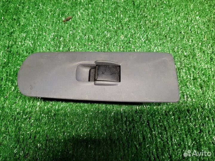 Кнопка стеклоподъёмника Mitsubishi Colt
