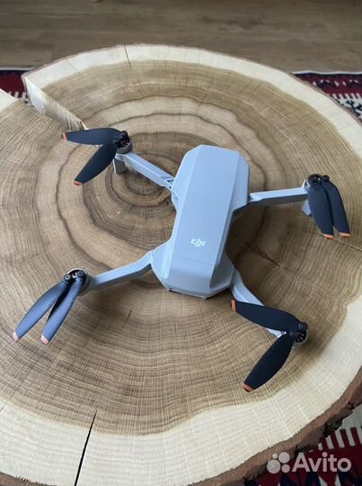 Квадрокоптер DJI Mini 2 Fly More Combo