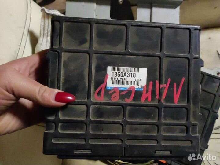 Блок управления двс Mitsubishi Lancer 1860A318