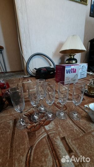 Посуда,кружки,хрусталь, торшер