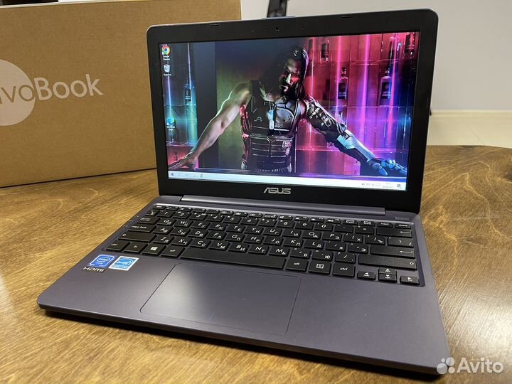 Ноутбук Asus E203M (Полный комплект)
