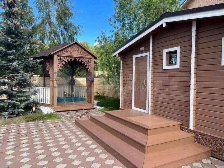 Дом 658 м² на участке 14 сот.