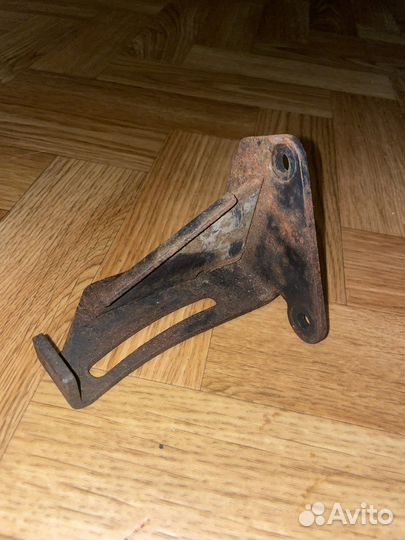 Кронштейн генератора priora