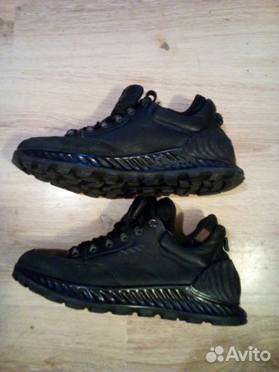 Мужские сандали р42.Кепки мужские