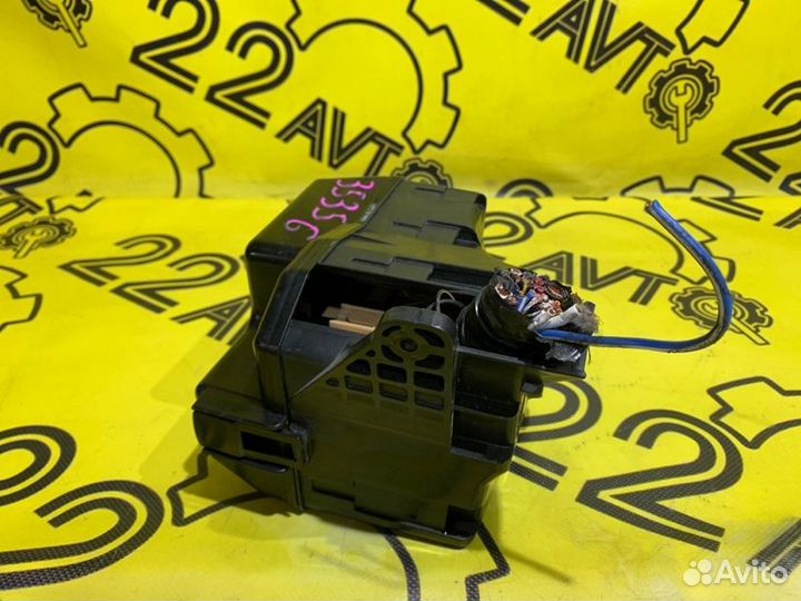 Блок предохранителей под капот Toyota Ipsum ACM21