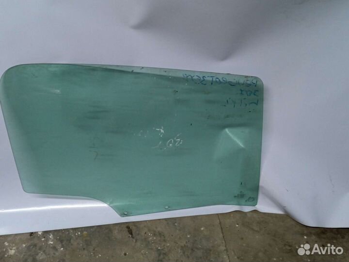 Peugeot 307 стекло передней правовой двери левой з