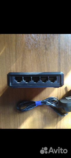 Продам Коммутатор D-link DES-1005A