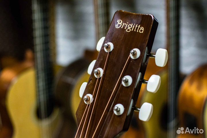 Акустическая гитара Brigitta + Аксессуар