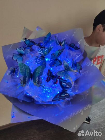 Светящийся букет из бабочек