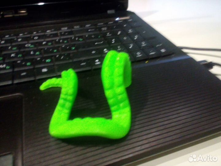 Подставка для телефонов, очень нужная,удобная вещь