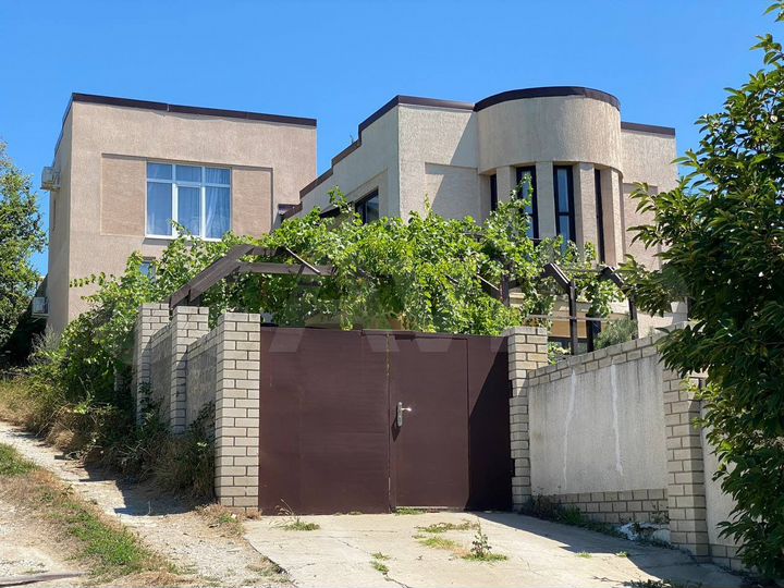 Дом 200 м² на участке 4 сот.