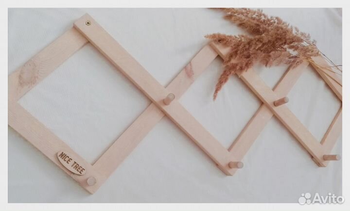 Деревянная вешалка сканди