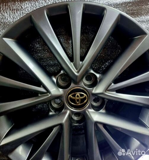 Диск Toyota Camry R17