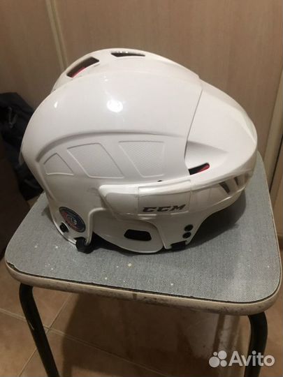 Хоккейный шлем