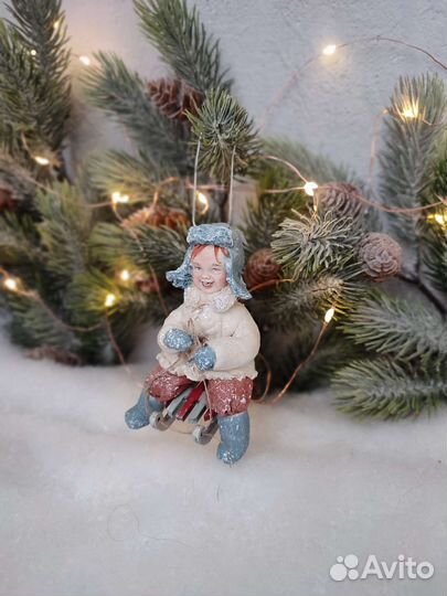 Ёлочная игрушка Мальчик на санках