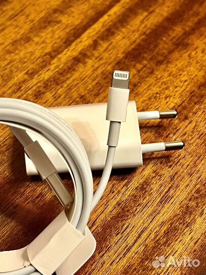 Адаптер для Айфона 5W + кабель два метра (новые)