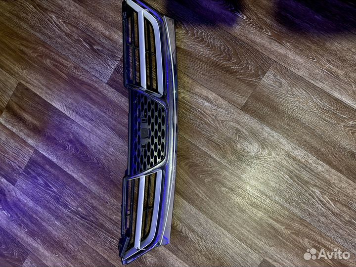 Решетка радиатора toyota carina 2001 ST215