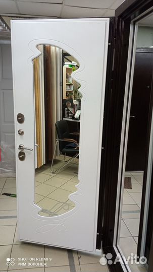 Дверь с терморазрывом и зеркалом