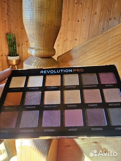 Тени Revolution Pro Regeneration Palette Mirage