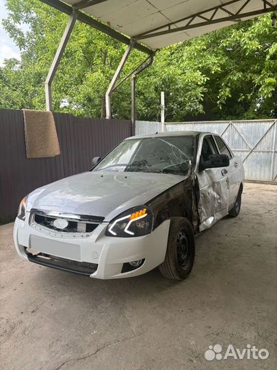 LADA Priora 1.6 МТ, 2012, битый, 300 000 км
