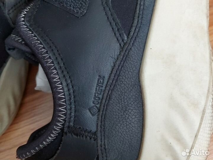 Кроссовки кожаные ecco. 40