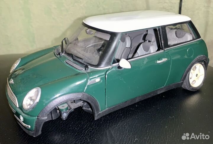 Мини купер Mini cooper Bburago 1/18 без колеса