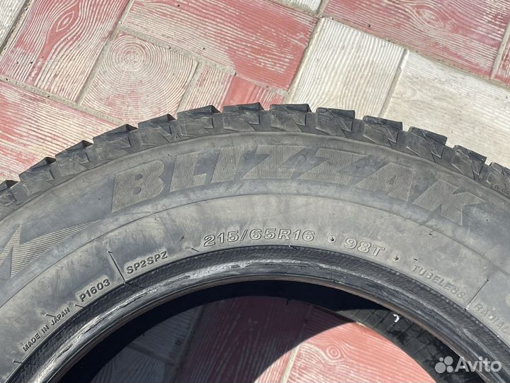 Bridgestone Blizzak Ice 215/65 R16