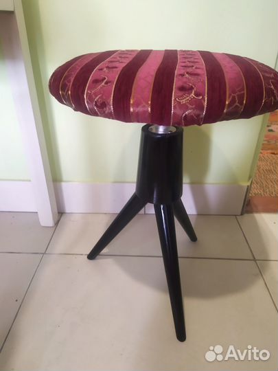 Стул для игры на фортепиано регулируемый по высоте