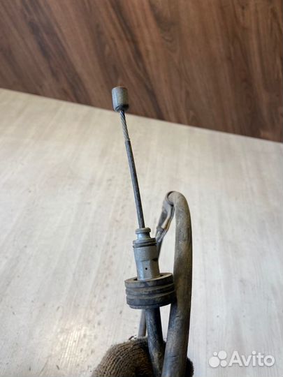 Трос стояночного тормоза левый Kia Rio 3