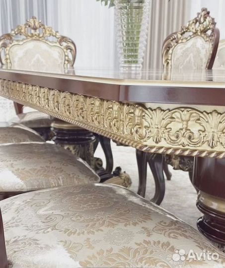 Кухонный стол и стулья в комплекте