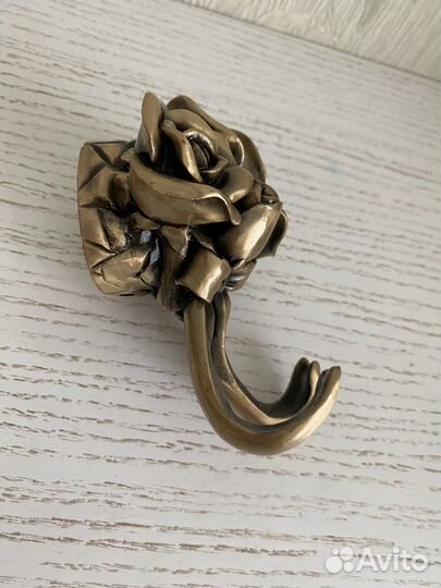 Крючок декоративный настенный