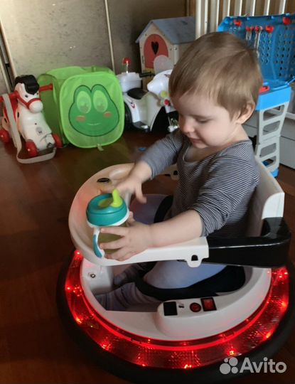 Летающая тарелка на колесах