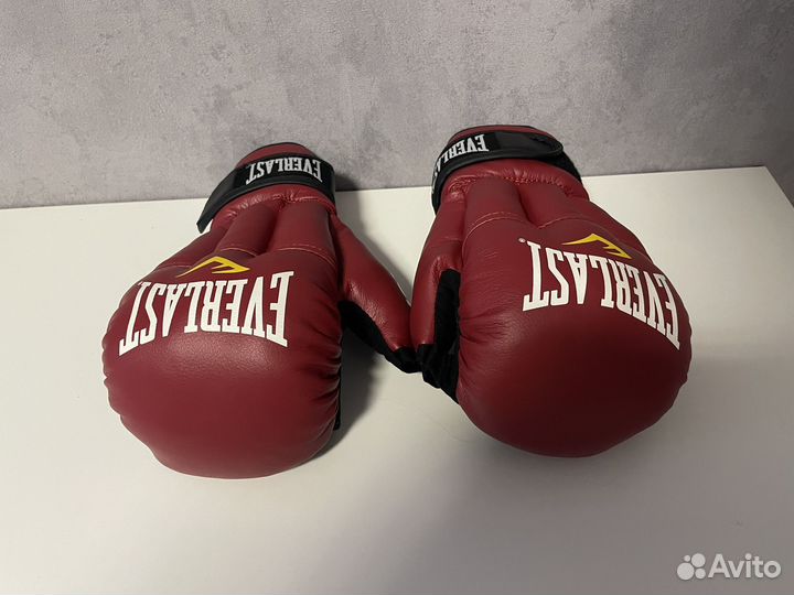 Перчатки для рукопашного боя новые