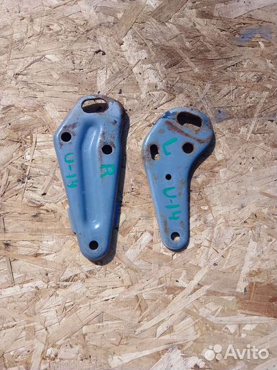 Буксировочные проушины перед Nissan Bluebird U14