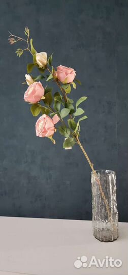 Розы декоративные на ветке