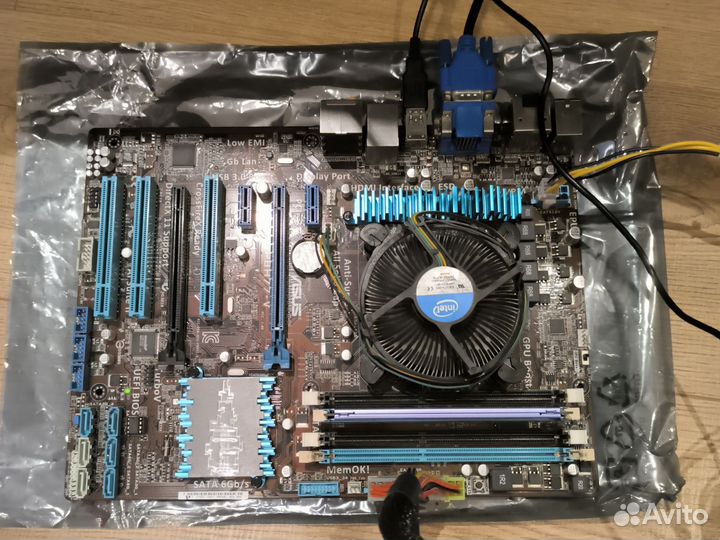 Материнская плата с процессором и памятью