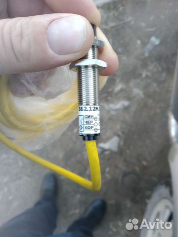 Индуктивный бесконтактный датчик