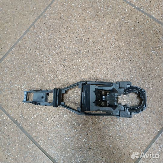 Кронштейн ручки двери Volkswagen Skoda
