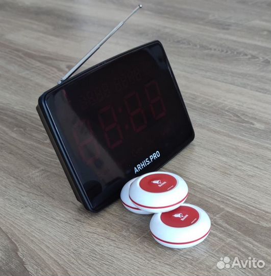 Кнпока вызова персонала и табло отображения вызова