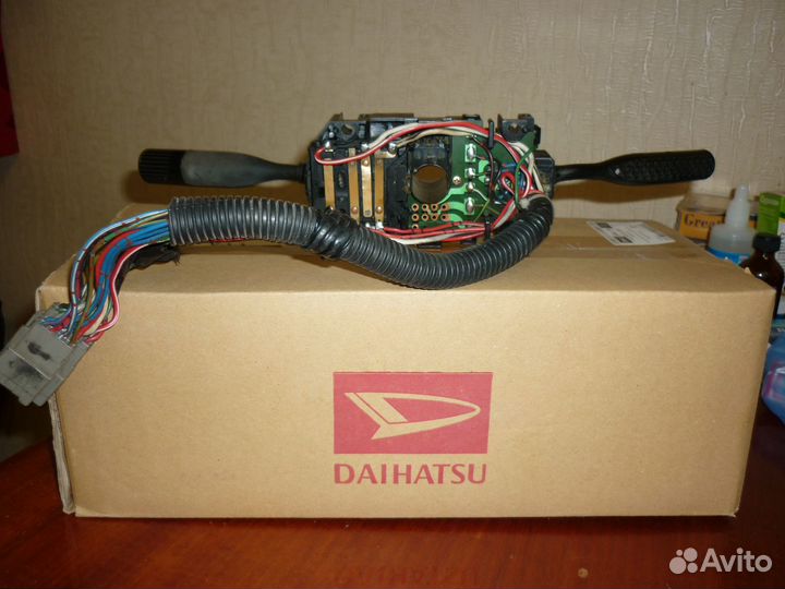 Подрулевой переключатель Daihatsu Feroza