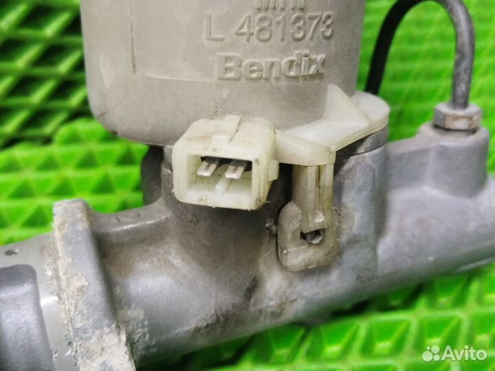 Главный тормозной цилиндр Volvo s40