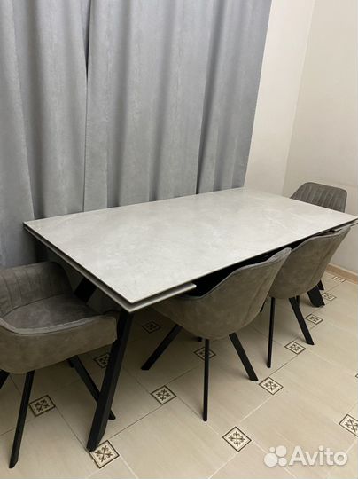 Стол со стульями
