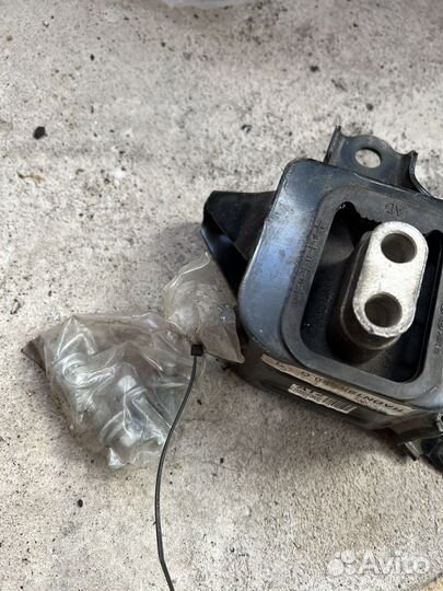 Опора двигателя hyundai Elantra новая