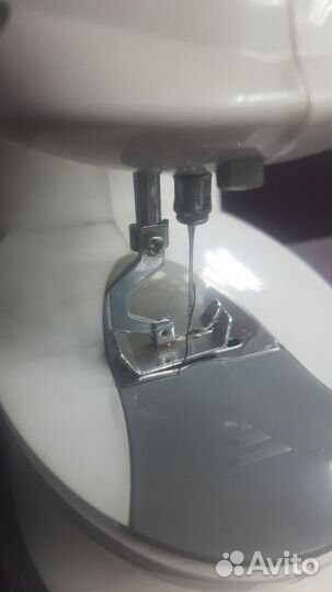 Швейная машина deloni