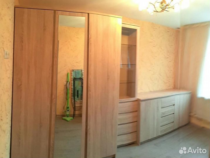 Шкаф 3-х дверный с зеркалом Веста