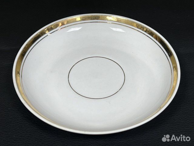 Блюдце с золотым отводом 14,7 см Красный фарфорист